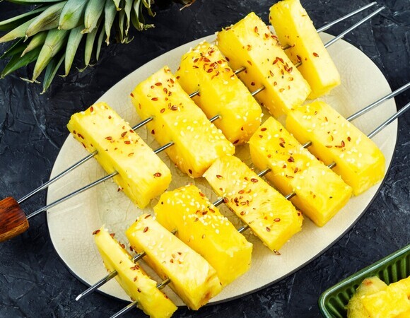 Хватит уже шашлыка: шеф Прокофьев назвал продукты, которые стоит срочно попробовать пожарить на мангале