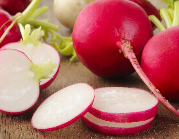 Разминаю редис и ставлю в духовку — получаются домашние чипсы: родня заявила, что к картошке не вернется 