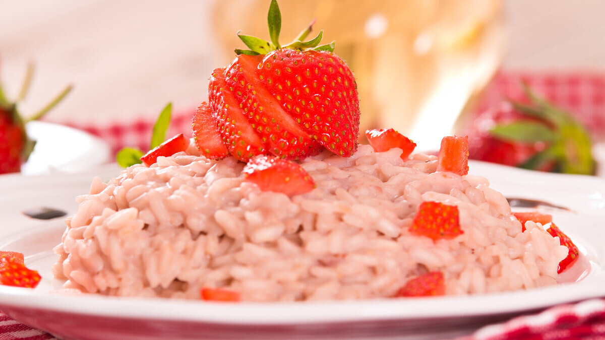 Ризотто не только на ужин: сладкая версия с томлеными фруктами стала любимым завтраком