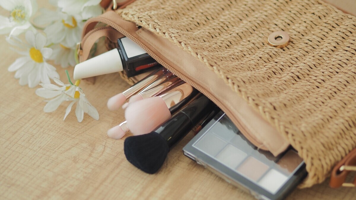 Косметичка мая - 2026: что стилисты покупают себе – не тратим деньги на пустышки