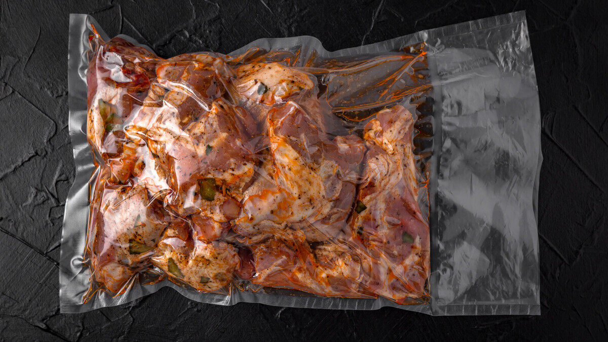 Как выбрать готовое мясо для шашлыка — технолог назвала безусловные признаки свежести