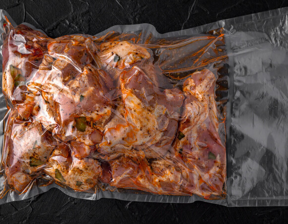 Как выбрать готовое мясо для шашлыка — технолог назвала безусловные признаки свежести