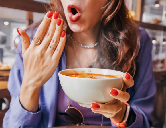 Не выбрасывайте суп! 5 шагов, которые возвращают вкус слишком острому блюду