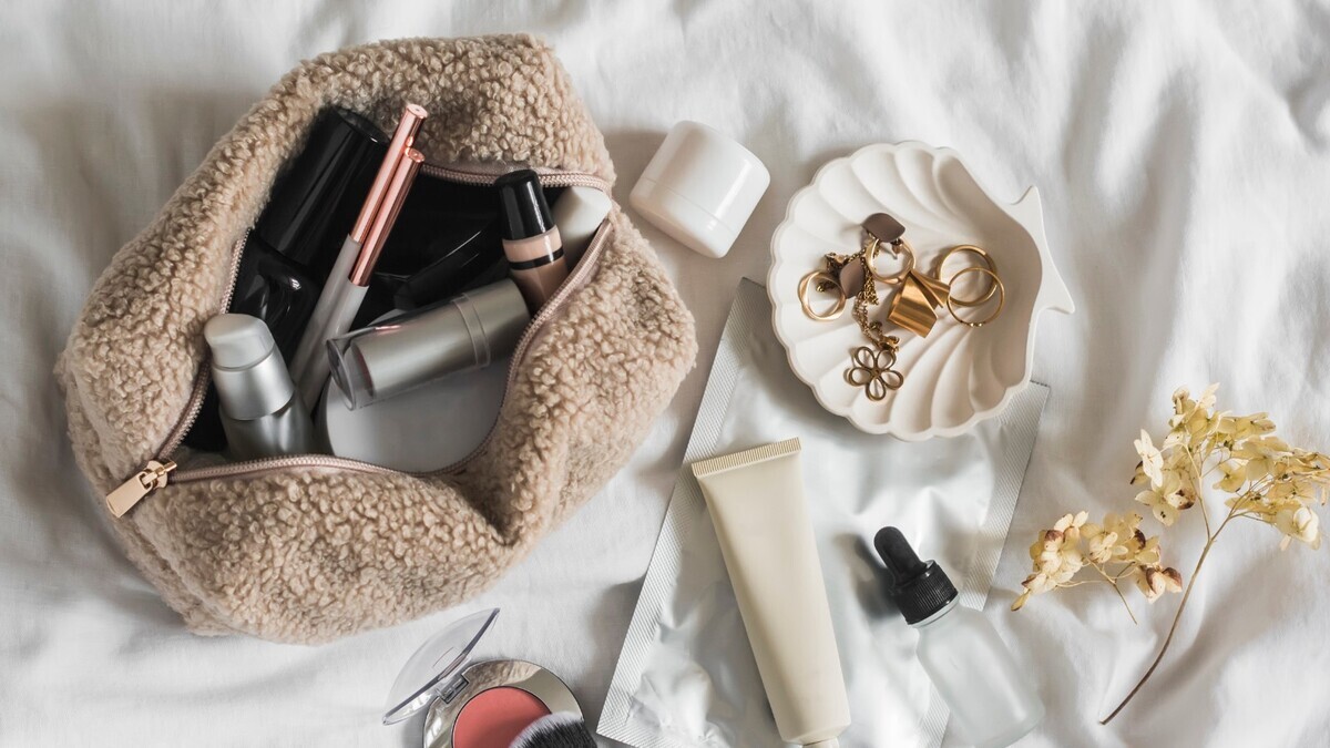 Косметичка после 40: дерматолог Анчикова назвала 5 средств, без которых никуда