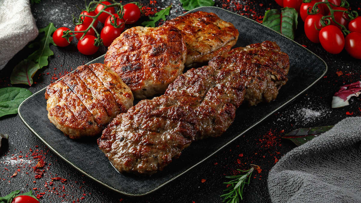 Как приготовить сочные мясные котлеты из курицы, утки, кабана и говядины — 4 рецепта от шеф-поваров