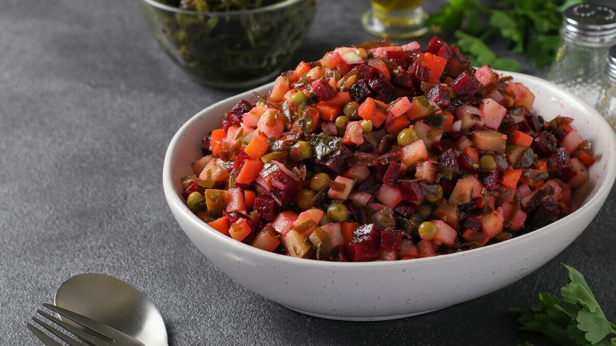 Винегрет постным быть не должен: кулинарам советуют добавлять мясо — но какое? Винегрет постным быть не должен: кулинарам советуют добавлять мясо — но какое?