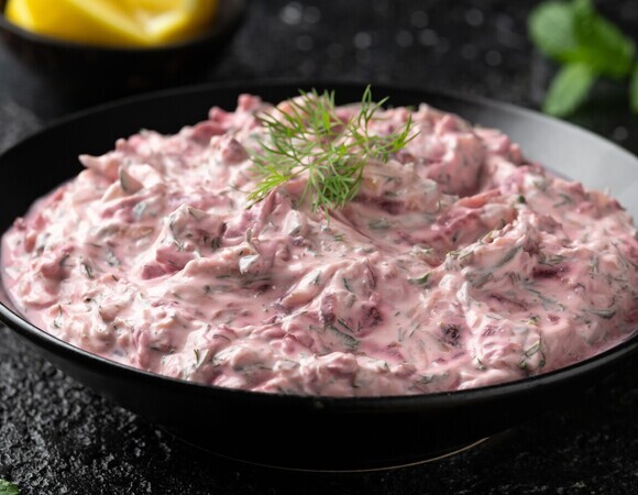 Не ткемали и не сацебели: грузинский свекольный соус подчеркивает вкус мяса лучше, говорят кулинары
