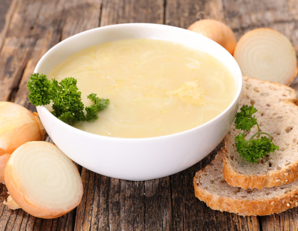 Я думала, что французская кухня — это сложно, но ошибалась! Вот как приготовила луковый суп