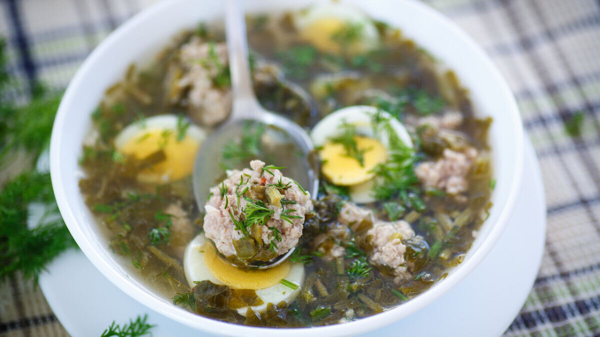 Щавелевый суп без мяса не оставляю: кусочкам курицы и говядины предпочитаю этот вариант — в 10 раз сочнее Щавелевый суп без мяса не оставляю: кусочкам курицы и говядины предпочитаю этот вариант — в 10 раз сочнее