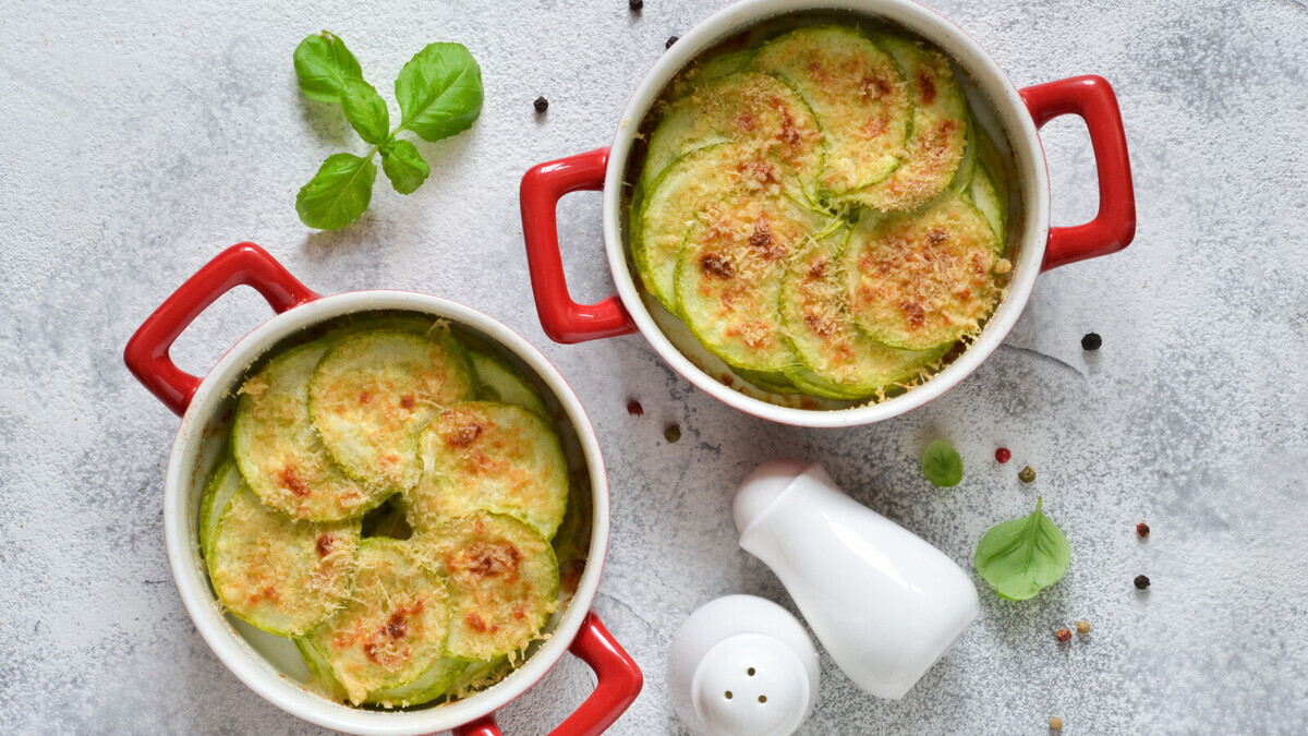 Жульен без грибов и курицы, но как будто с ними: кулинары рассказали, как взять от кабачков "максимум"