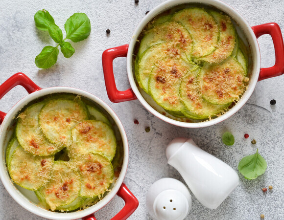 Жульен без грибов и курицы, но как будто с ними: кулинары рассказали, как взять от кабачков "максимум"