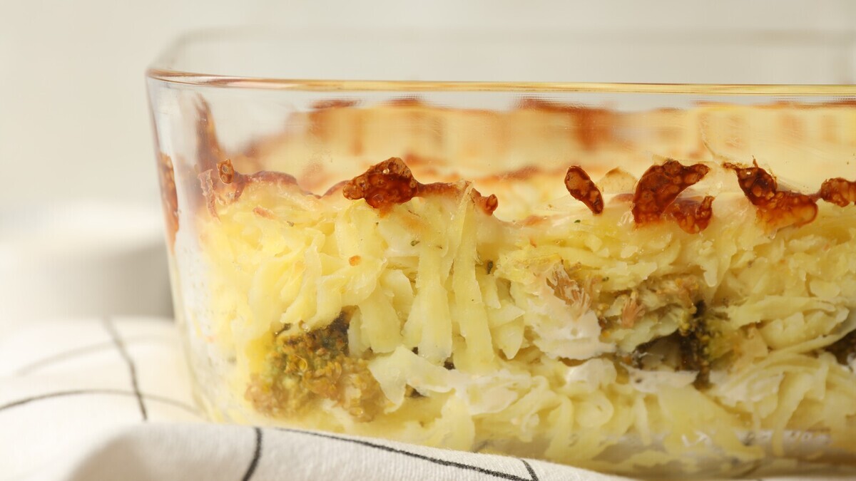 Картофельную запеканку можно приготовить без пюре: кулинары "Едим Дома" объяснили как 