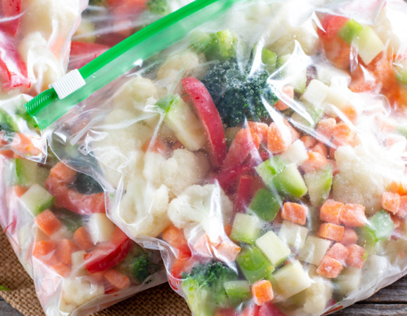 Замороженные овощи у меня не выходили вкусными — пока я не попробовала вот эти приемы