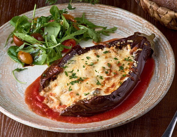 "Лаззат" стал не мил, перешла на баклажаны-лодочки с творогом и сыром — поразительно вкусно за 30 минут