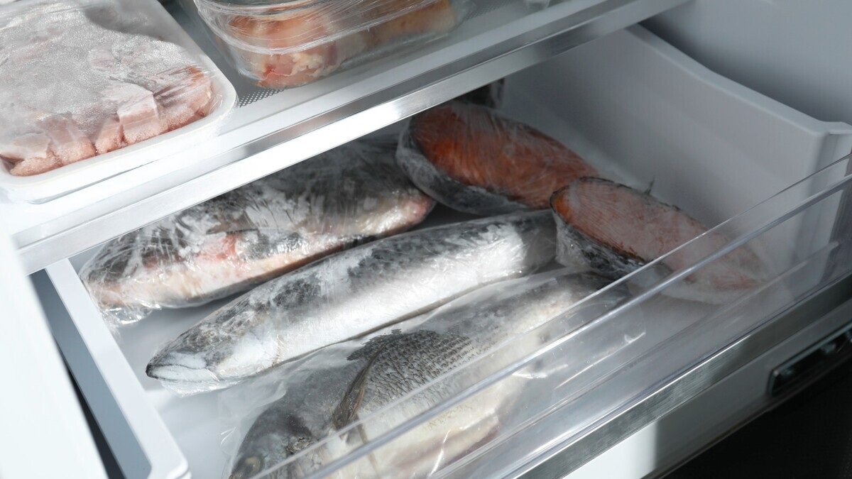 Худшие соседи для рыбы в холодильнике: 5 продуктов, которые испортят вкус 