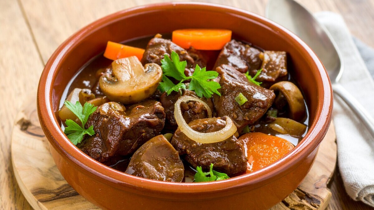 Добавьте ложку этого порошка в тушеное мясо — сами удивитесь, насколько вкус станет богаче