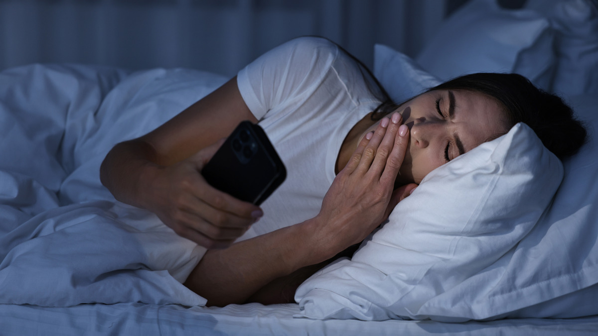 "Не время на часах, а качество сна": сомнолог Черкасова раскрыла, как время отхода ко сну влияет на морщины