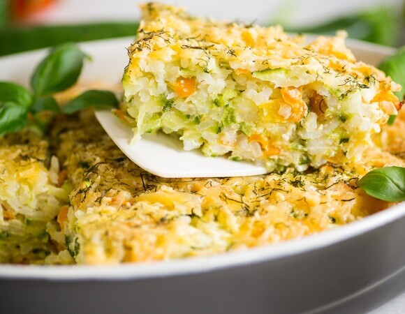 600 г капусты, 2 яйца и чуть манки с сыром — советская запеканка заиграет по-новому: есть можно ложками