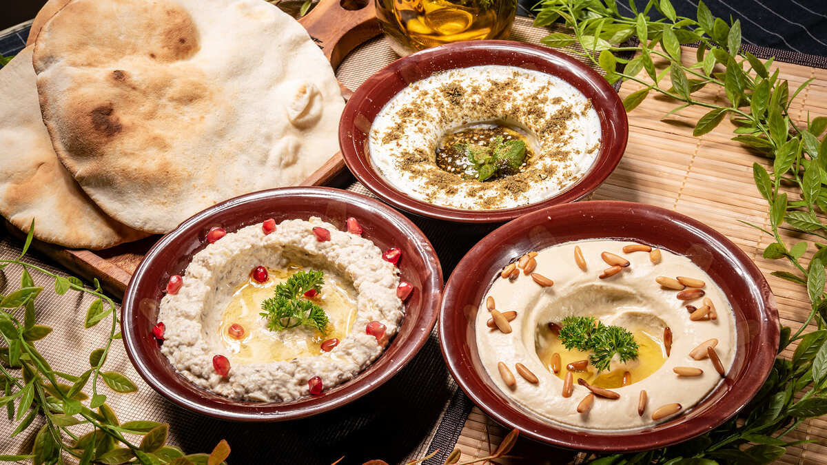 Хумус, бабагануш и другие ближневосточные закуски: 4 рецепта от шеф-поваров Хумус, бабагануш и другие ближневосточные закуски: 4 рецепта от шеф-поваров