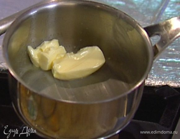 Растопить 50 г сливочного масла. 