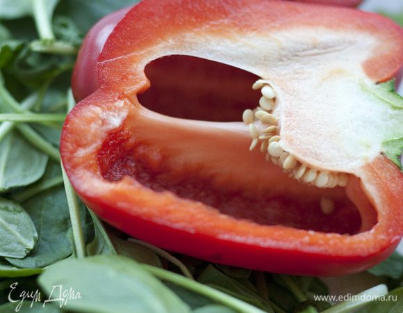 Морковь и кабачок почистить, сладкий перец освободить от семян и плодоножки.