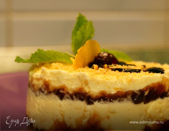 Печенье размолоть и смешать с маслом. Положить 2 металлических кольца, диаметром 5 см на тарелки и заполнить размолотым печеньем. Прижать ложкой или дном рюмки.

Выложить кримчиз в миску, вместе с порезанным имбирем и добавить примерно 4 ст.л. сиропа от имбиря и хорошо перемешать. Заполнить кольца кримчизом и разровнять поверхность.

Сверху посыпать тертым шоколадом и украсить имбирем.
Для того, что бы снять кольца можно провести горячим полотенцем по стенкам колец. Осторожно снять и сразу же подавать чизкейк.


