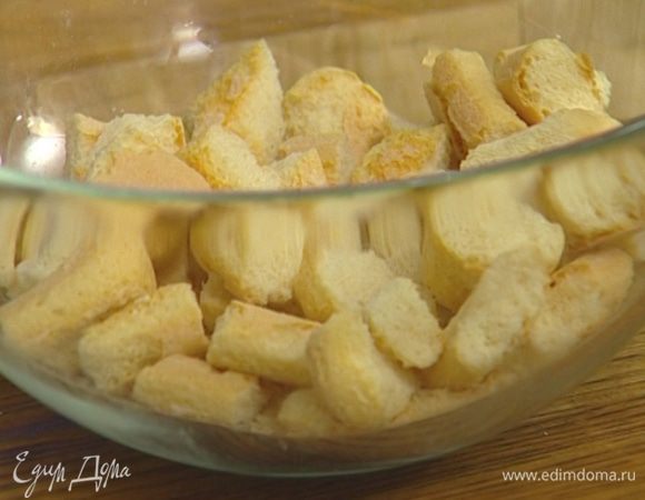 Печенье измельчить крошку.