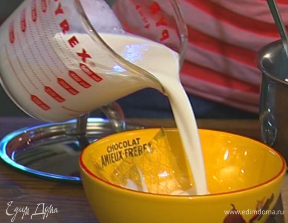 Желатин замочить на 10 минут в 100 мл сливок.