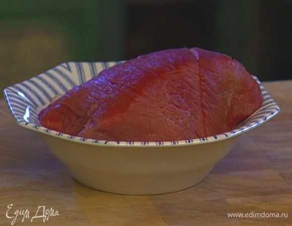 Говяжью вырезку положить в морозилку на 20 минут.