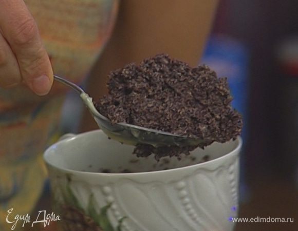 Мак замочить на несколько часов, а затем измельчить в блендере. 