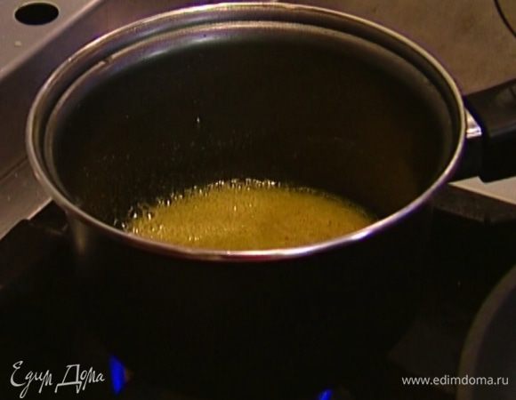 Сливочное масло растопить.