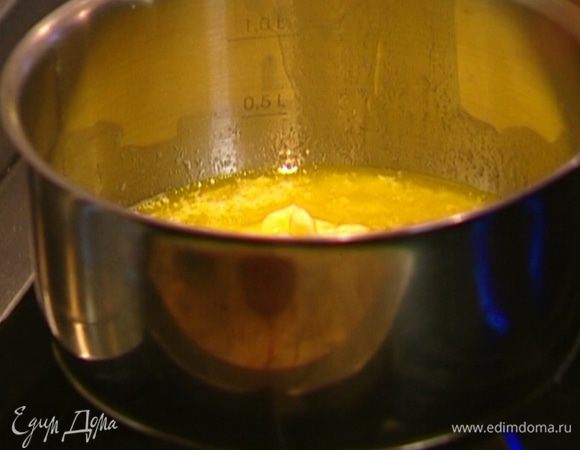 Сливочное масло растопить.