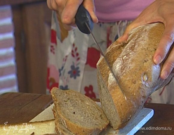 Хлеб нарезать.