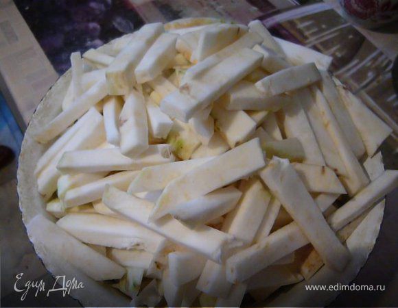 Корень сельдерея почистить и порезать брусочками, как картошку фри.  