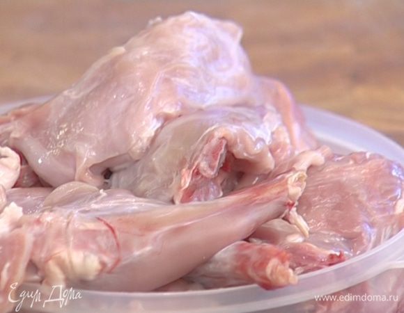 Мясо кролика отварить.