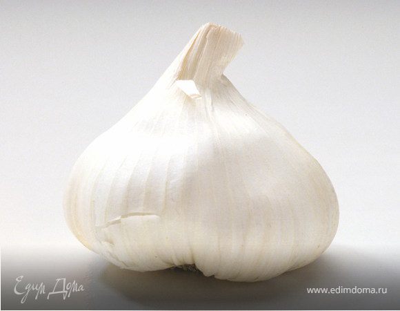 Чеснок почистить, мелко порубить.  

