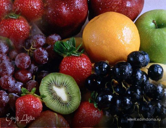 Фрукты/ягоды вымыть, отделить от косточек и измельчить. Можно протереть через сито или просто нарезать кусочками (как я обычно режу абрикосы).


