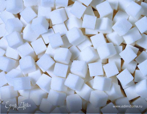 Добавить оставшийся сахар и, постоянно помешивая, еще раз довести до кипения. После чего варить еще 3 минуты. Снять с огня.