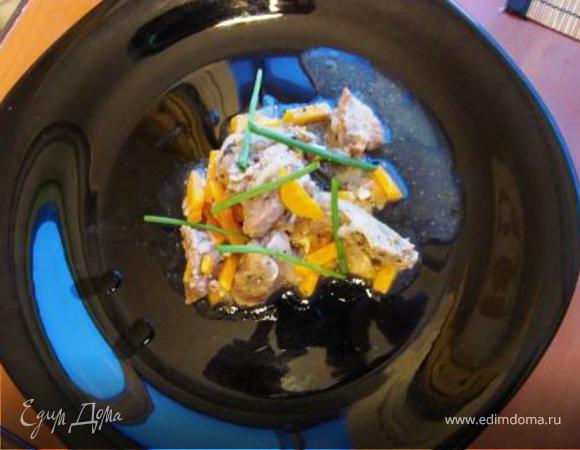 Как только телятина станет мягкой, выжать сок половины лимона, добавить сушёную мяту по вкусу (пару щепоток), готовить ещё 5-10 мин. Готово!