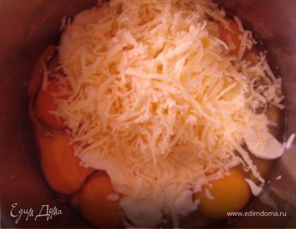 Все перемешать, вылить на противень,
застеленный бумагой для выпечки.
Выпекать 20 минут, при Т 200 градусов.
Не солить!!!