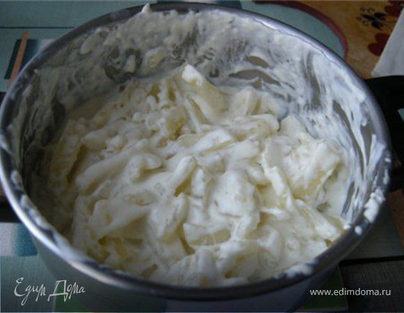 Варить , помешивая, на маленьком огне около 15 минут, до готовности картофеля. Жидкость загустеет.
