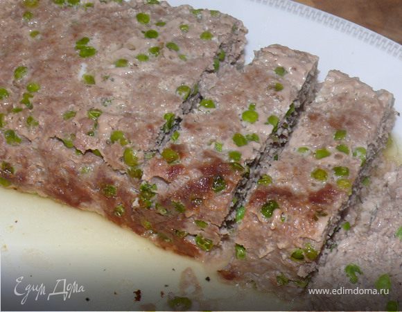 Вынуть из печи, дать немного остыть.Порезать на ломти, полить выделившимся соком.