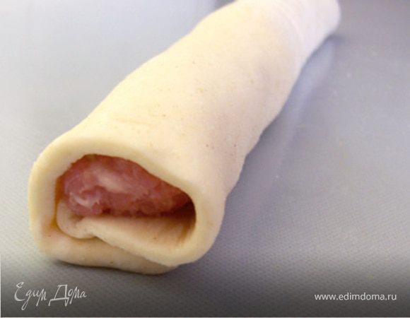 Завернуть края и сделать колбаску,