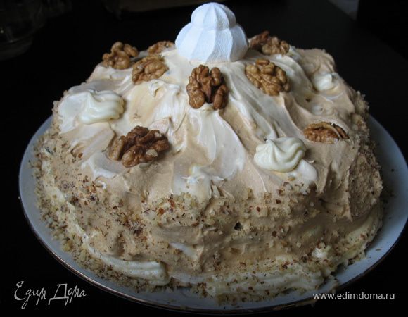 Торт ставим на 12 часов в холодильник, что бы меренги хорошо пропитались! Я делаю торт вечером, на утро его можно подавать.