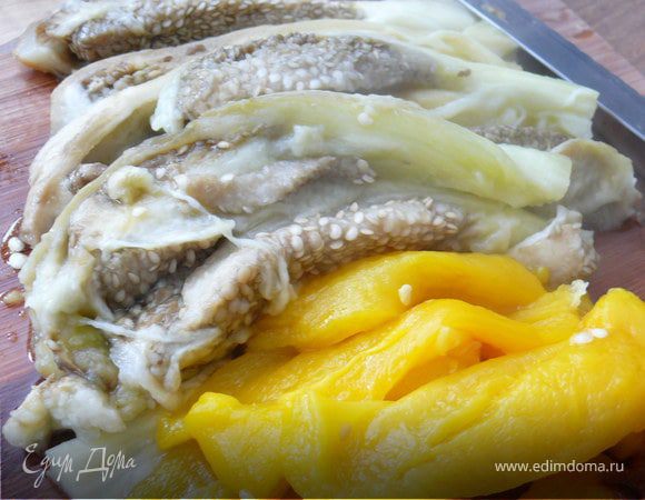 Овощи(еще тёплые) очистить,нарезать сначала полосками, затем среднего размера кубиками(Некоторые взбивают блендером до консистенции пюре, но мне ТАК больше нравится).