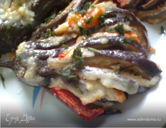 Баклажаны поставить в нагретую до 180 градусов духовку на ~30 минут.
Можно подавать в горячем или холодном виде.