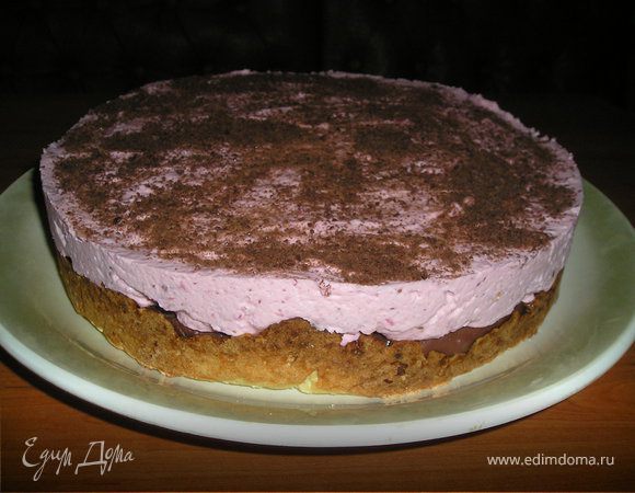 Выложить  крем  поверх  шоколадного  мусса. Я  сразу  же  посыпала  шоколадной  стружкой. Поставить  в  холодильник  до  полного  застывания.