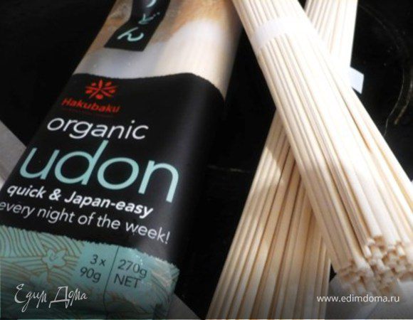 Отдельно сварить лапшу (см. инструкцию к ней).  Откинуть на дуршлаг. 
