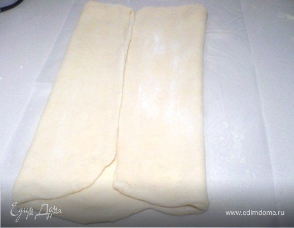 Сложить тесто сначала вдвое.... 
