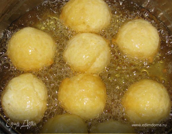 Жарить во фритюре на быстром огне.